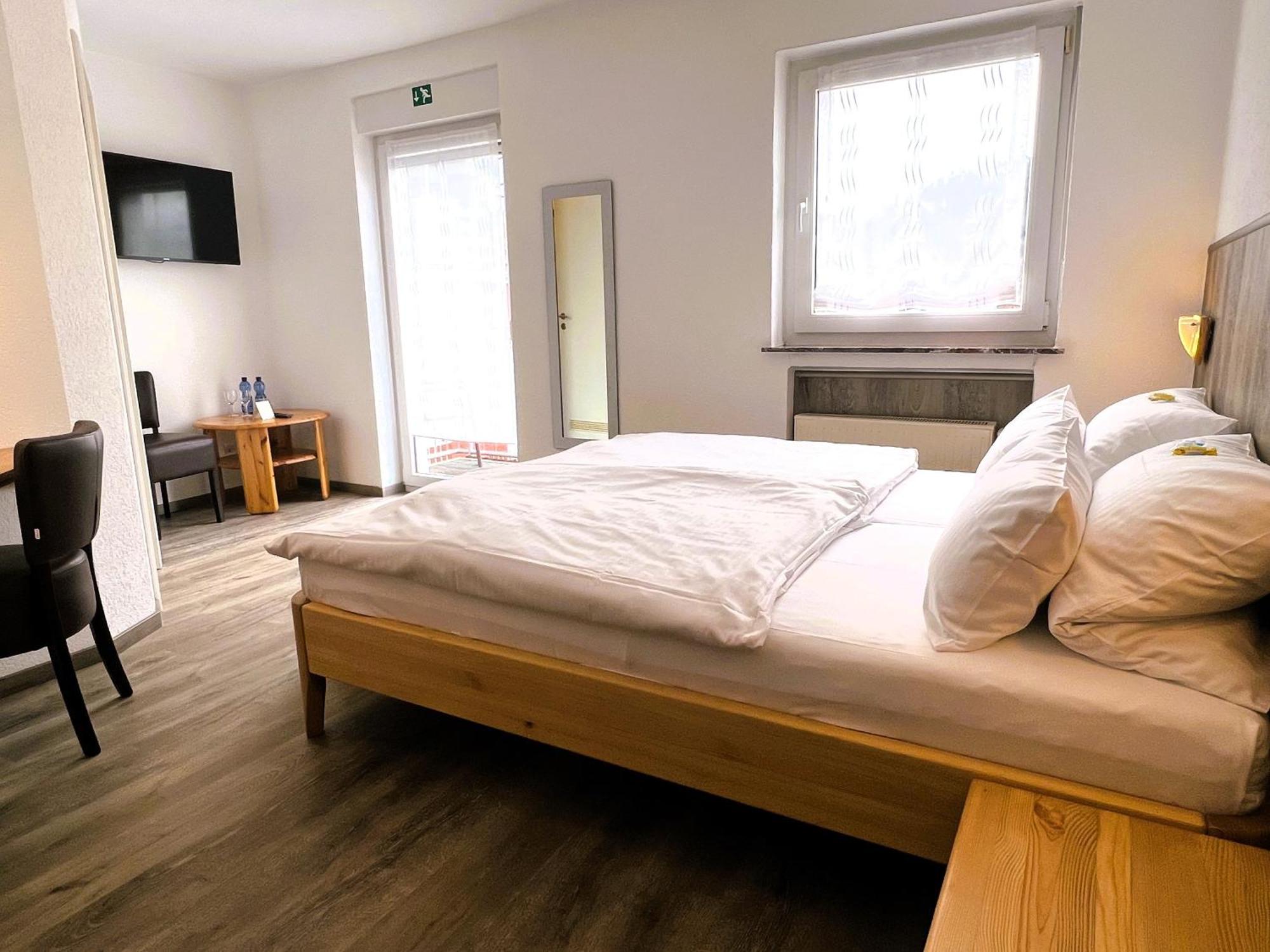 Hotel Orthwein -Kostenfreie Parkplaetze- Colbe Bagian luar foto